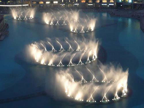 Chant et danse des fontaines à Dubaï
